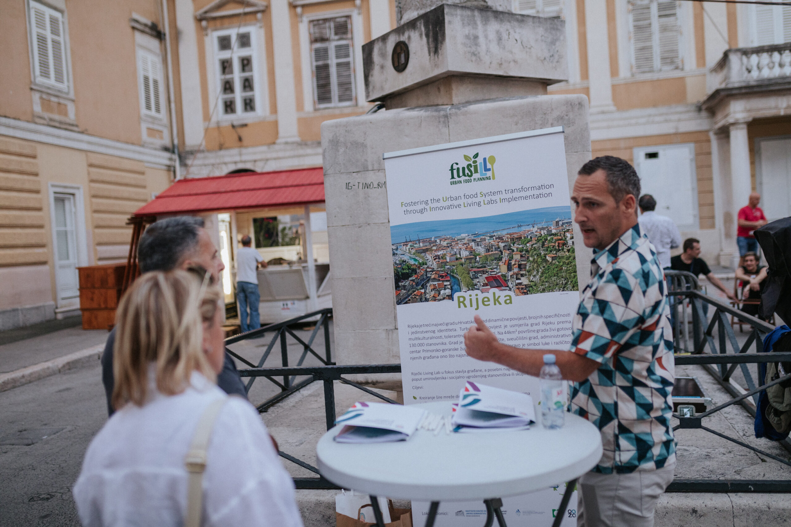 Visitors of the Porto Etno Festival filling out the FUSILLI survey
